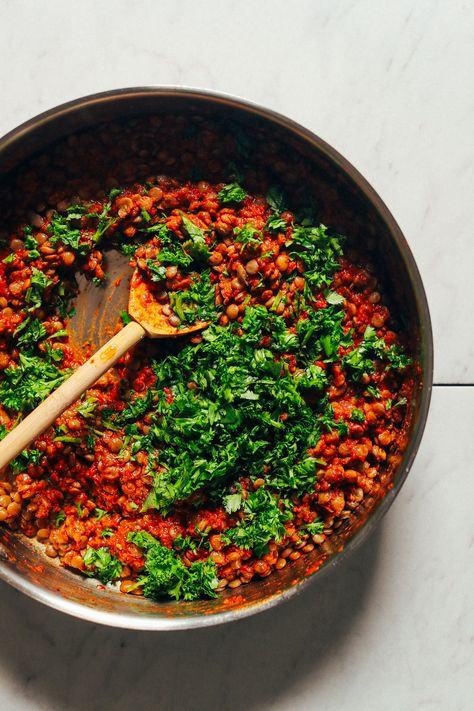 Large saute pan with Moroccan-Spiced Lentils garnished with fresh parsley and cilantro Lentil Side Dish, Green Lentil Recipes, Vegan Lentil Recipes, Beans And Greens, Veggie Mains, French Green Lentils, Spiced Lentils, Vegan Recepies, Minimalist Baker