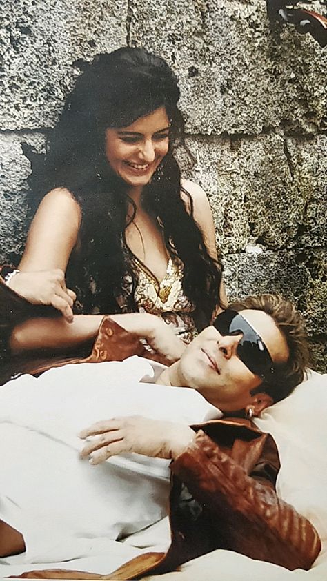 Salman & Katrina Taylor Swift And Kanye, 90s Johnny Depp, Salman Katrina, Aesthetic Couples, Salman Khan Photo, Fun Places To Go, Katrina Kaif, Salman Khan, Hollywood Celebrities