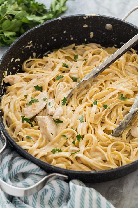 This Chicken Fettuccine Alfredo is made in ONE pot with just SIX ingredients and in 30 minutes! It really doesn't get easier or more flavorful than this. With a step by step recipe video #chicken #chickenrecipe #pasta #alfredo #onepot #dinner Chicken Fettuccine Recipe, Easy Chicken Fettuccine, Pasta Alfredo Con Pollo, Fettuccine Recipe, Chicken Alfredo Fettuccine Recipe, Chicken Panini Recipes, Panini Recipes Chicken, Fettucini Alfredo, Fettuccine Alfredo Recipe