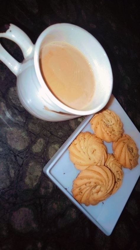 Chai Biscuit Snap, Tea With Biscuits, Testy Food, Healthy Starters, Australian Money, Delicious Food Image, Chai Lover, Good Morning Tea, Foodie Pics