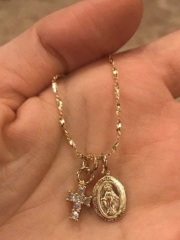 Jewelry Real Gold, Gold E Necklace, Jesus Jewelry, Xoxo Jewelry, Dope Jewelry Accessories, Catholic Jewelry, Jewelry Accessories Ideas, Dope Jewelry, Classy Jewelry