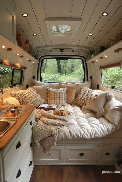 Camper Aesthetic Interior, Van Life Aesthetic Interior, Cute Tiny Homes, Camper Interior Design, Bus Living, Kombi Home, Dream Life House, Van Life Diy, Small Campers