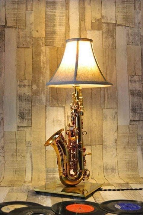 Music Furniture Ideas, Repurposed Musical Instruments, Motorcycle Furniture, Repurposed Lamps, Zimmer Design, Jazz Room, Italian Cottage, Vintage Saxophones, Music Furniture