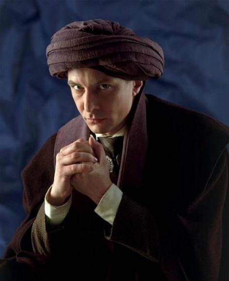 Harry Potter and the Sorcerer's Stone (2001) Bonnie Wright Harry Potter, Professor Quirrell, Ian Hart, Hogwarts Teachers, Harry Potter Teachers, The Philosophers Stone, Harry Potter Sketch, Grid Crochet, Harry Potter Professors