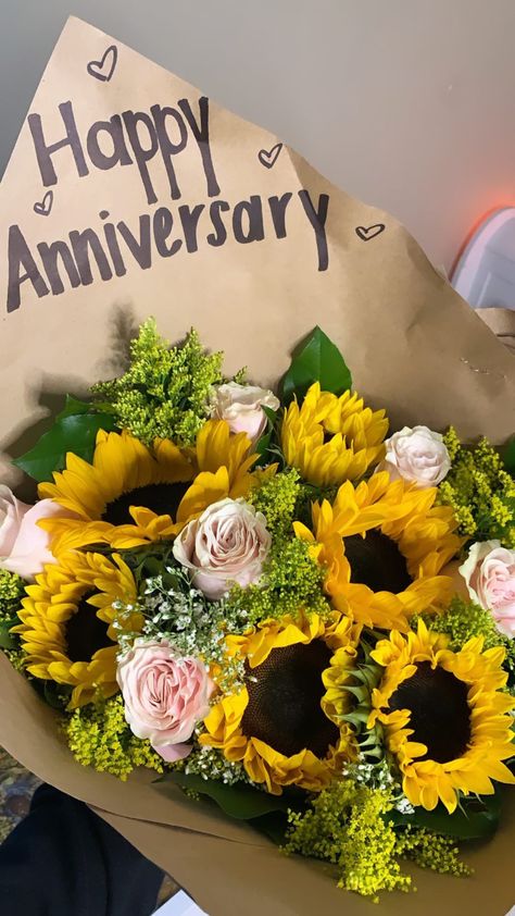 anniversay bouquet <3 from my love Flower Bouquet Anniversary, Flower Bouquet For Girlfriend, Anniversary Flowers Bouquet, Cute Flower Bouquets For Girlfriend, Happy Anniversary Flowers Bouquets, Flowers Bouquet Gift Girlfriend, Happy Anniversary Bouquet Flower, Anniversary Bouquet, 6 Year Anniversary