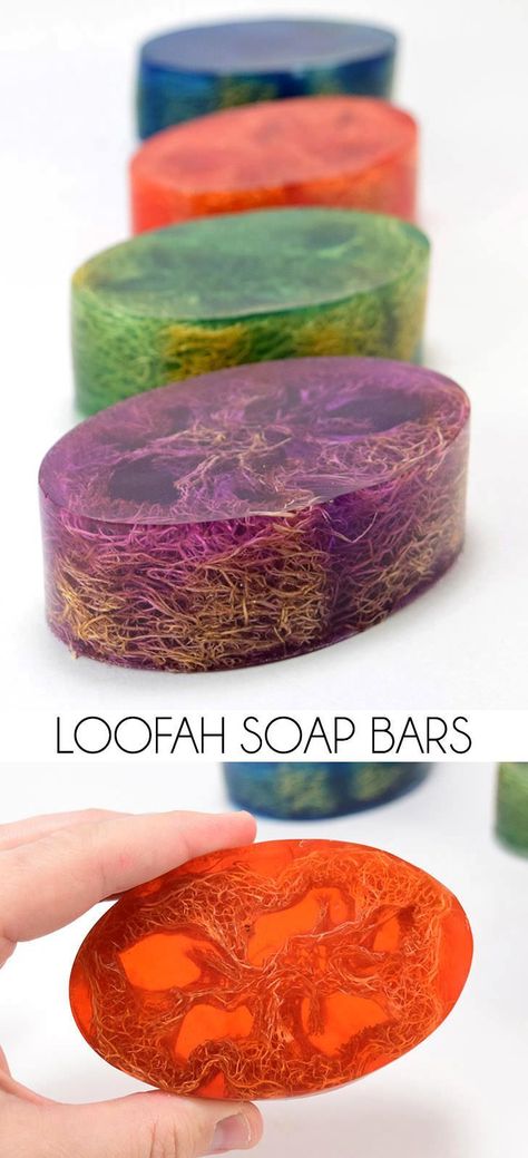 These Loofah Soap Bars make perfect homemade gifts! (Unless you keep them for yourself!)  #gift #DIY #beauty Savon Diy, Săpunuri Handmade, Loofah Soap, Homemade Soap Recipes, Homemade Bath Products, Gift Diy, Diy Body, Soap Bars, Soap Recipes