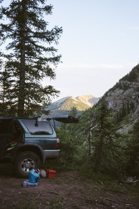 Toyota 4runner Vintage, Car Camping 4runner, Toyota 4runner Aesthetic, Four Runner Aesthetic, Old 4runner, Overlanding Aesthetic, Toyota 4runner Camping, 4 Runner Aesthetic, Toyota Car Aesthetic