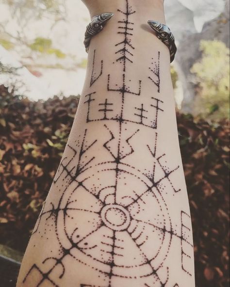 Viking Dotwork Tattoo, Vegvisir Tattoo Design, Rune Tattoo, Dotwork Tattoo, Nordic Tattoo, Dot Work Tattoo, Viking Style, Viking Tattoos, Tattoo Studio