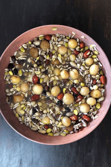 Haft Mewa for Afghan New Year - Afghan Yummy Food Afghanistan People, Iranian New Year, Afghan Food, New Year's Drinks, Gregorian Calendar, Afghan Food Recipes, Pulao Recipe, Beginning Of Spring, Easy Chinese Recipes