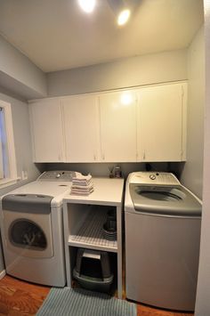 Not very stylish but interesting placement for litter box Laundry Room With Litter Box Ideas, Litter Box In Laundry Room, Cat Litter Box Ideas Hidden Laundry Room, Litter Box Placement, Cat Laundry Room, Laundry Renovation, Laundry Room Storage Shelves, Small Laundry Room Makeover, Small Laundry Room Organization