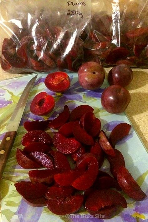 Preserving Fresh Plums, How To Preserve Fresh Plums, Can You Freeze Fresh Plums, Freeze Plums How To, How To Freeze Fresh Plums, Freezing Fresh Plums, What To Make With Fresh Plums, What To Do With Fresh Plums, How To Preserve Plums