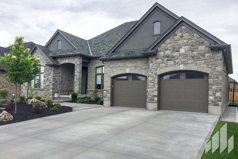 Arriscraft Fresco Silverado, Grey Rock House Exterior, Grey Stone House Exterior, Grey Brick House Exterior, Reading Imagination, Grey Stone House, Grey Exterior House Colors, Brick Ideas, Stone Exterior Houses