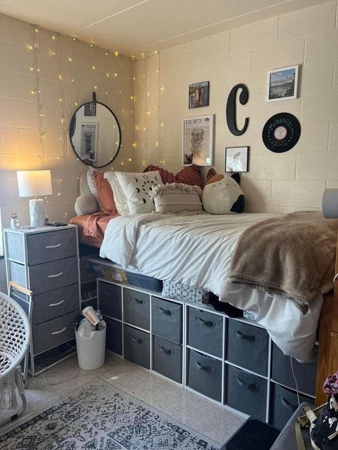 College Dorm Room Ideas Roommate, Dorm Room Ideas Roommate, College Dorm Room Ideas Modern, Dorms Aesthetic, Dorm Room Must Haves, Room Must Haves, Pinboard Ideas, Uc Riverside, College Dorm Room Ideas