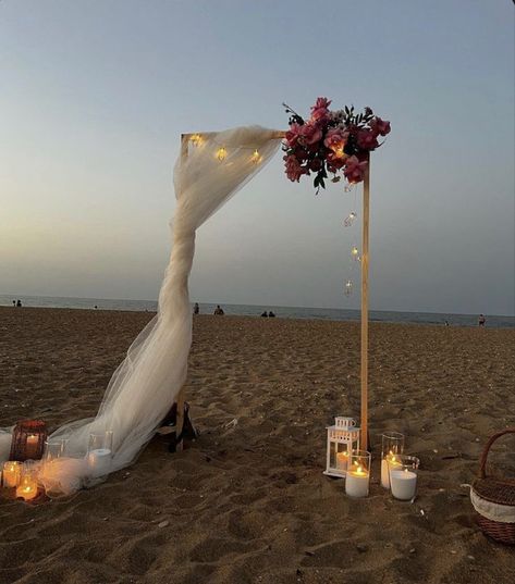 Proposal Ideas Beach, Proposal Beach, Beachy Wedding Dress, Proposal Pictures, Beachy Wedding, Beach Proposal, Bridal Photography Poses, Proposal Photos, Wedding Abroad