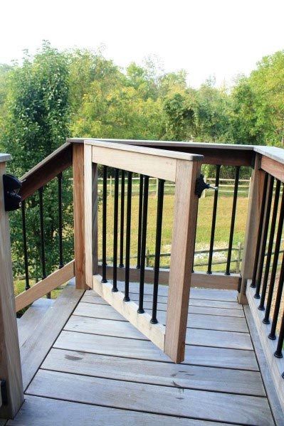 Awesome Wood Deck Gate Ideas With Metal Rod Balusters Wooden Deck Designs, Rustic Deck, Deck Gate, Design Per Patio, Deck Remodel, Building A Porch, Wooden Deck, Deck Builders, Cool Deck