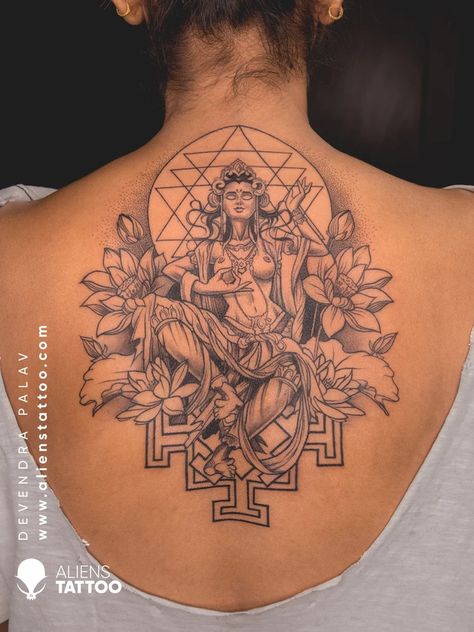 Indian Goddess Tattoo, Goddess Back Tattoo, Aliens Tattoo, Indian Tattoo Design, Kali Tattoo, Hindu Tattoos, Krishna Tattoo, Hindu Tattoo, Buddhist Tattoo