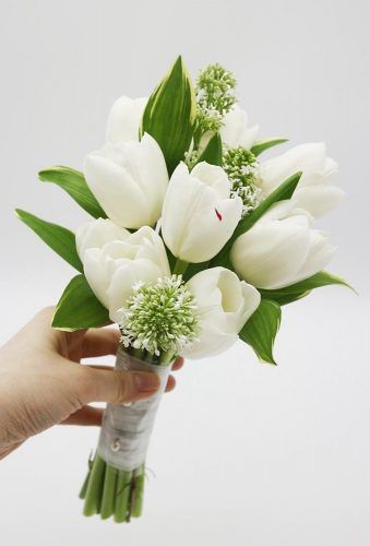 Prettiest Small Wedding Bouquets to Have and to Hold ★ See more: https://www.weddingforward.com/small-wedding-bouquets/7 Tulip Bridal Bouquet, Small Bridal Bouquets, Small Wedding Bouquets, Simple Wedding Bouquets, Tulip Wedding, Simple Wedding Flowers, Bridal Bouquet Fall, To Have And To Hold, Bridal Bouquet Flowers