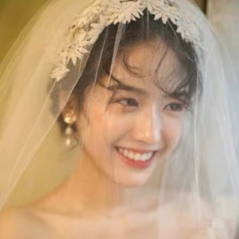 Korean Bride, Pretty Wedding Dresses, Korean Wedding, Bridal Photos, Wedding Mood, Dreamy Wedding, Pretty Wedding, Happy Wedding, Wedding Hair And Makeup