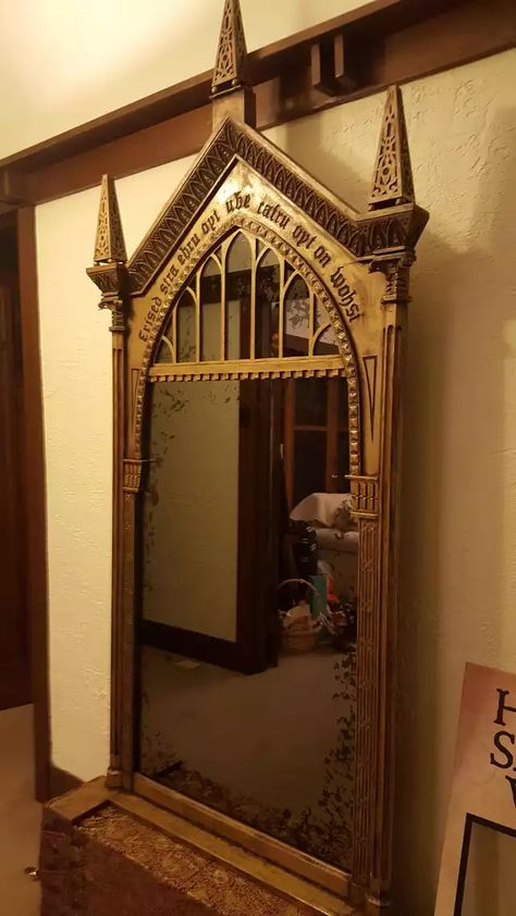 Harry Potter Bedframe, The Mirror Of Erised, Harry Potter Mirror, Harry Potter Bedroom Decor, Mirror Of Erised, Stile Harry Potter, 21st Birthday Presents, Harry Potter Nursery, Harry Potter Room Decor