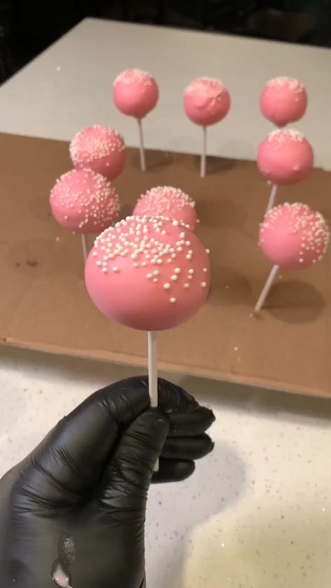 Starbucks Birthday Cake, Birthday Cake Pop, Resep Starbuck, Starbucks Cake Pops, Pink Cake Pops, Starbucks Cake, Starbucks Birthday, Cake Pop Recipe, Starbucks Drinks Recipes