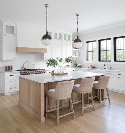 Well-appointed white kitchen features a beige island lit by 2 Hicks pendants hung over a white quartz countertop seating beige woven stools. Shaker Style Kitchen Island, Kitchen Island Seating Ideas, White Herringbone Wall, Melanie Turner Interiors, Shiplap Kitchen, Beach Style Kitchen, Kitchen Island Tops, Grey Kitchen Island, Ideas Decoracion