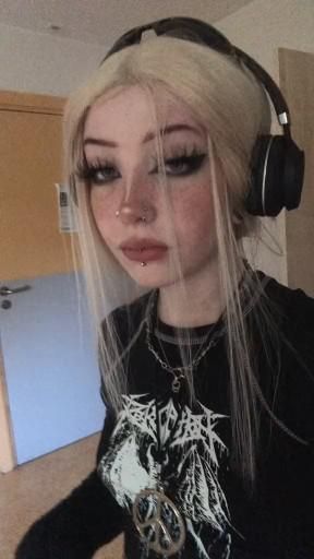 Blonde Goth, Animal Experiences, Alt Makeup, Blonde Hair Girl, Swag Makeup, Alternative Makeup, Design Fails, Cool Makeup Looks, Makijaż Smokey Eye