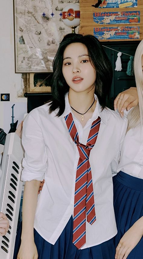 Ryujin Wearing Suit, Ryujin Masculine, Ryujin Boyfriend Material, Ryujin Suit, Itzy Ruijin, Ryujin Fashion, Yearbook Photoshoot, 17 Kpop, Shin Ryujin