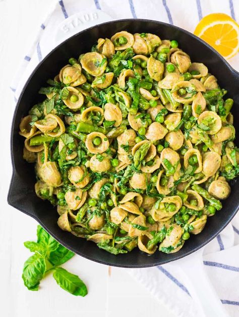 30 Healthy Spring Pasta Recipes to Make All Year Long | foodiecrush.com Asparagus And Peas, Spring Pasta Recipes, Pasta With Asparagus, Creamy Avocado Pasta, Pasta With Peas, Spring Pasta, Creamy Pasta Sauce, Avocado Dessert, Asparagus Recipes