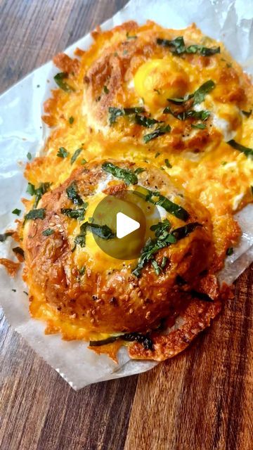 Sara Stewart, MS, CNS on Instagram: "crispy air fryer egg bagel! ✨ it’s the cheesy edges for me if I’m being honest, but eggs and greens are always a good idea too. love a healthy + hearty breakfast that comes together quick and this one delivers on both fronts — it’s simple enough to actually enjoy your morning, filling enough to hold you over till lunch, and a match made in heaven with a hot cup of coffee in hand. 🫶🏻🍃🥰 CRISPY AIR FRYER EGG BAGEL 1 bagel (any variety — I’ve tested this with regular and low carb) • 2 eggs • 1/3 cup shredded cheese • 1/4 cup sliced spinach seasonings of choice • 1) preheat air fryer to 390F. secure parchment paper in the bottom of the air fryer basket and sprinkle with a couple tablespoons of cheese. place bagel half over each cheese mound, cut sides do Bagel Breakfast Sandwich Air Fryer, Cheesy Egg Bagels Air Fryer, Air Fryer Bagel Sandwich, Breakfast Bagel Sandwich Cream Cheese, Egg In Bagel Hole Air Fryer, Air Fryer Egg Bagels, Bagel And Egg Breakfast, Bagel Egg Air Fryer, Air Fryer Bagel And Egg