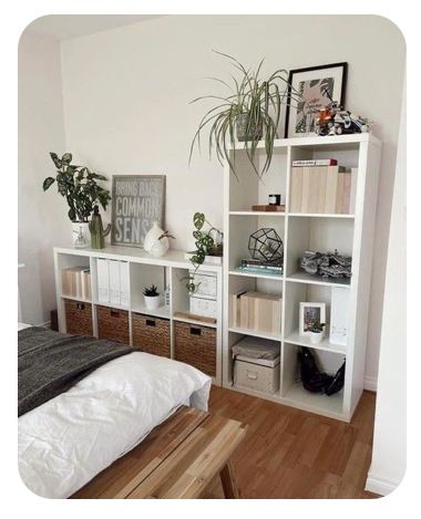 Ikea Shelves Unit, Ikea Shelves In Bedroom, Ikea Shelf Inspiration, Kallax Decoration, Ikea Cubes Ideas, Ikea Kallax Bedroom, Ikea Shelves Decor, Ikea Kallax Styling, Kallax Ikea Ideas Bedrooms