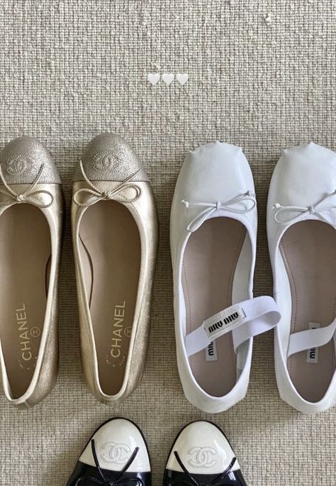 Elsa Steel, Chanel Flats, Ballerina Shoes, High Society, 가을 패션, Pretty Shoes, Dream Shoes, Shoe Game, The Floor