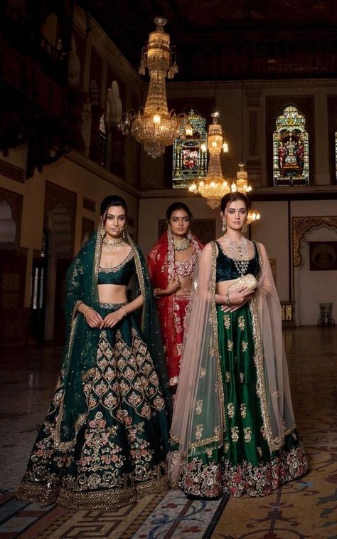 Red And Green Lehenga, Green Lengha, Green Bridal Lehenga, Sabyasachi Sarees, Wedding Lehenga Designs, Indian Bride Outfits, Indian Bridal Lehenga, Green Lehenga, Desi Outfits