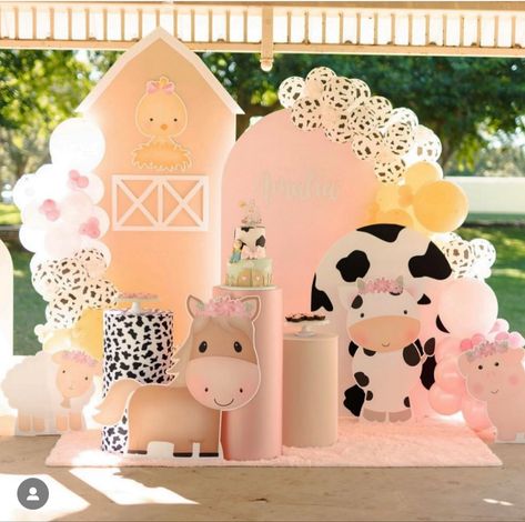 Farm Themed Table Decor, Roller Skate Birthday Party, Cow Birthday Parties, Farm Theme Birthday, Farm Animals Birthday Party, Farm Themed Birthday Party, Baby Birthday Themes, Second Birthday Ideas, Rodeo Birthday