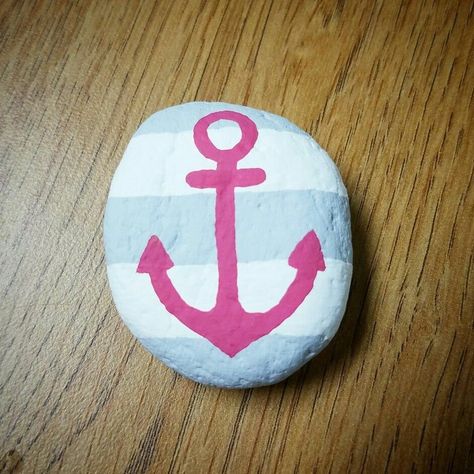 Anchor painted rock Rock Painting Ideas For Beginners, Rock Kunst, Easy Rock Painting Ideas, Easy Rock Painting, Rock Painting Tutorial, Painting Ideas For Beginners, Rock Painting Ideas, Art Painting Tools, Creation Art