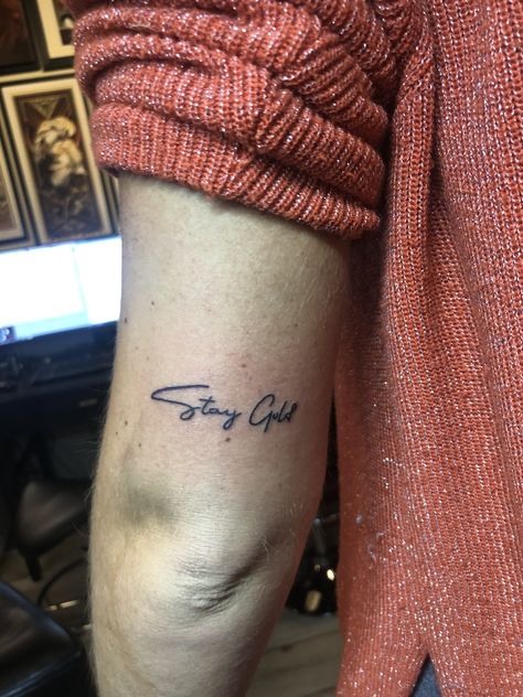 Stay Golden Tattoo, Stay Gold Tattoo, Gold Tattoo Ink, Gold Tattoo, Nail Tattoo, Stay Gold, Trendy Tattoos, Chest Tattoo, Tattoo Fonts