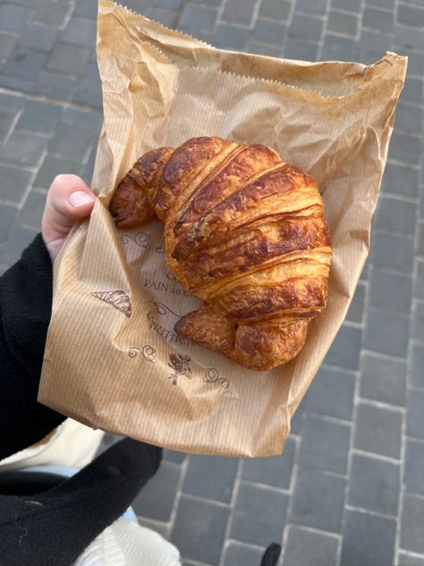 French Croissant, France Food, Food O, French Food, Pretty Food, Aesthetic Food, Love Food, Vision Board, Good Food