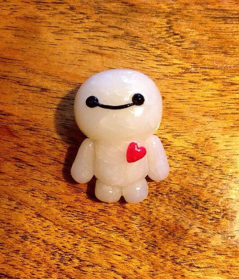 Baymax Polymer Clay Charm or Figurine by TheUndulatingOctopus Crea Fimo, Play Clay, Clay Figurine, Cute Polymer Clay, Polymer Clay Miniatures, Clay Figures, Fimo Clay, Cute Clay, Polymer Clay Charms