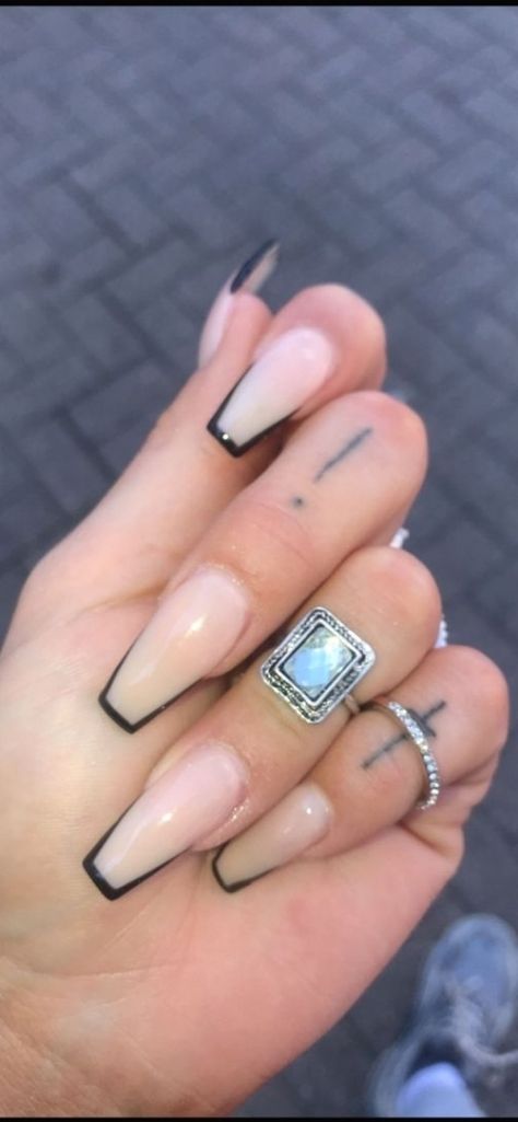 Black tipped nails #nailart #nailideas #acrylicnails Acrylic Nail Outline Design, Acrylic Nails Outline Design, Black Outline Nails Coffin, Nail Designs Outline, Black Outline Acrylic Nails, Nails With Outline Design, Nail Outline Design Coffin, Nails Outline Design, Outlined Nail Design