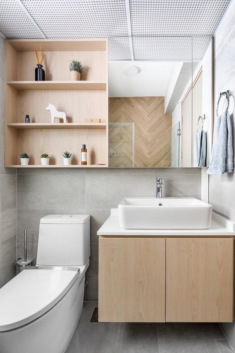 Check out this Scandinavian-style HDB Bathroom and other similar styles on Qanvast. Muji Style Interior, Studio Renovation, Tiles Toilet, Japanese Style Bathroom, Makeover Kamar Mandi, Lavatory Design, Muji Home, Singapore Interior, Small Bathroom Layout