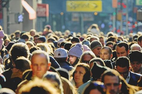 Crowd Photography People, Crowds Of People Photography, Lots Of People Photography, Stand Out From The Crowd Photography, Photography Of People In The City, Aesthetic Photographs Of People, Crowds Of People Aesthetic, City People Photography, Crowded Street Photography