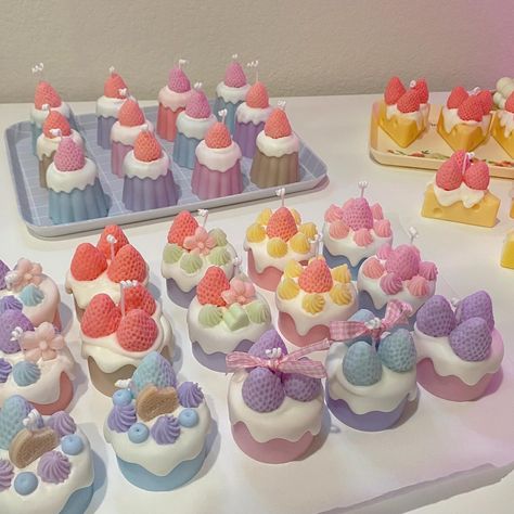 Photo of cute and colorful cake inspired candles Candle Cake Ideas, Cake Candles Aesthetic, Cute Aesthetic Cake, Cute Candles Aesthetic, Candle Cakes, Candle Dessert, Weird Candles, Strawberry Candle, Candy Candle