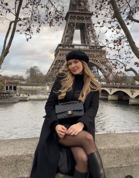 Winter Outfit Paris, Outfits For Paris In March, Paris Outfits March, Paris In March Outfits, France Outfits Winter, Paris In Winter Outfits, Paris France Outfits, Paris Poses Photo Ideas, Paris Outfits Winter