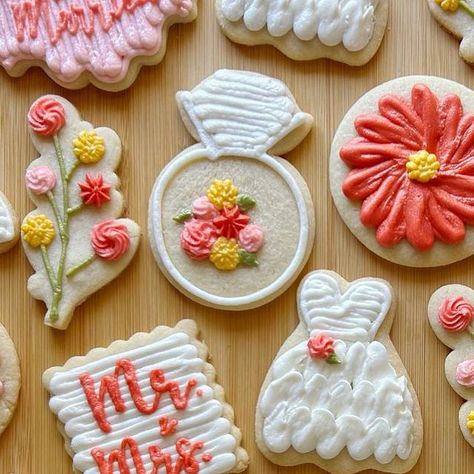 ✨Kelly✨ on Instagram: "Wedding cookies!!💍 #weddingcookies #buttercreamflowercookies #buttercreamcookies #justmarried #mrandmrs #letseatsugar #rochestermn #rochmn #rochestermnbaker #homebaker #customcookies #loveyou" Wedding Buttercream Cookies, Buttercream Wedding Cookies, Sugar Cookie Buttercream Frosting, Buttercream Frosting Cookies, Rolled Buttercream, Frosting Decorating, Frosting Cookies, Wedding Cookies Decorated, Buttercream Cookies