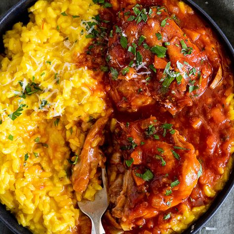 Braised chicken Osso Buco with Risotto Milanese - Simply Delicious Braised Chicken Recipes, Milanese Recipe, Italian Stew, Risotto Milanese, Creamy Risotto, Braised Chicken Thighs, How To Make Risotto, Chicken Risotto, Braised Chicken