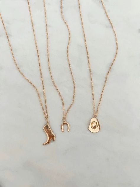 Looks Country, Estilo Country, Gold Filled Necklace, Jewelry Accessories Ideas, Dope Jewelry, Jewelry Lookbook, Gold Necklaces, Girly Jewelry, Jewelry Inspo