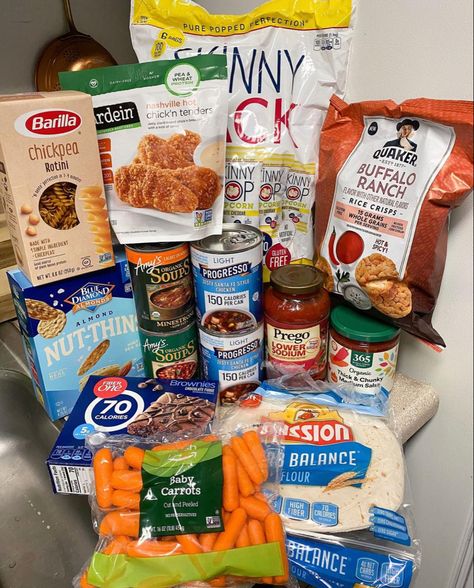 Low Calorie Grocery Haul, Healthy Snacks Grocery Store, Healthy Walmart Snacks, Healthy Snacks From Grocery Store, Grocery Store Snacks, Healthy Lunch Snacks, Healthy High Protein Meals, Easy Healthy Meal Prep, Grocery Foods