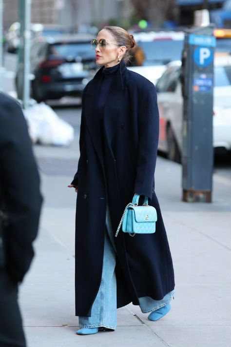 Celebrities Winter Outfits, Jlo Fashion Outfits, Jlo Style Outfits, Jlo Street Style, Jennifer Lopez Street Style, Jlo Fashion, Jennifer Lopez Outfits, Jlo Style, Classy Fall Outfits