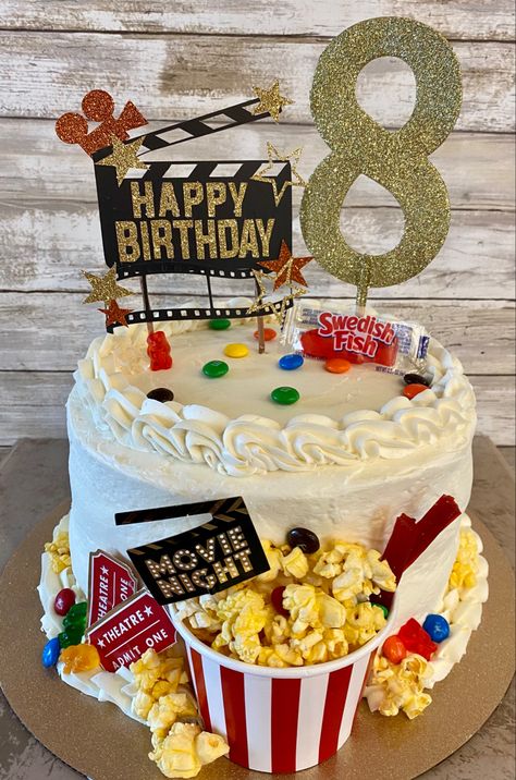 Movie Night Diy Decorations, Movie Theme Birthday Cake, Movie Birthday Party Cake, Movie Night Cake Ideas, Movie Night Birthday Cake, Movie Night Cake, Movie Birthday Cake, Cake Daisy, Movie Theatre Birthday Party