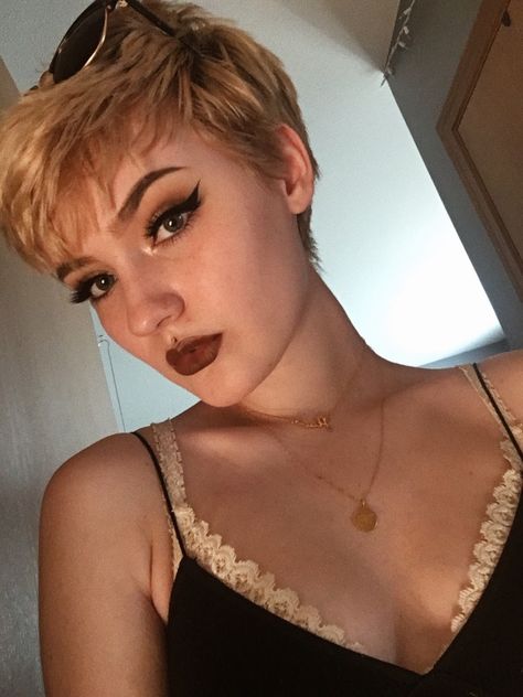 Neutral Fleur, Julia Marie, Long Pixie Hairstyles, Super Short Hair, Pixie Hair, Shot Hair Styles, Very Short Hair, Short Pixie Haircuts, Cut My Hair