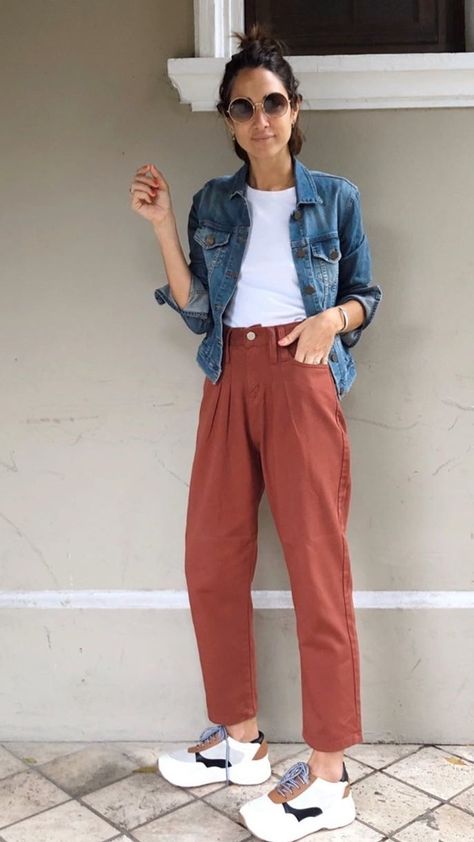 Casual Sporty Work Outfits, Spring Sporty Outfits For Women, Rust Colored Wide Leg Pants Outfit, Terra Cotta Pants Outfit, Rust Linen Pants Outfit, Sporty Work Outfits For Women, Office Fits, Linen Pants Outfit, Classy Business Outfits